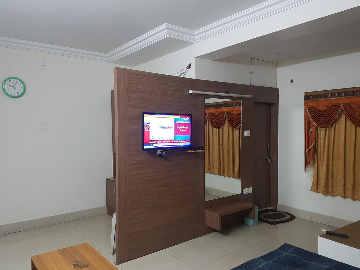 Hotel Surya Palace Kottagudem Exterior photo